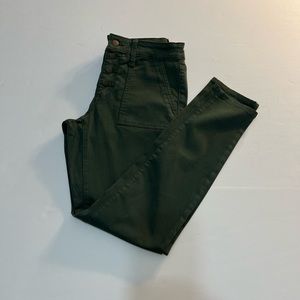 Universal Thread size 4/27R color green